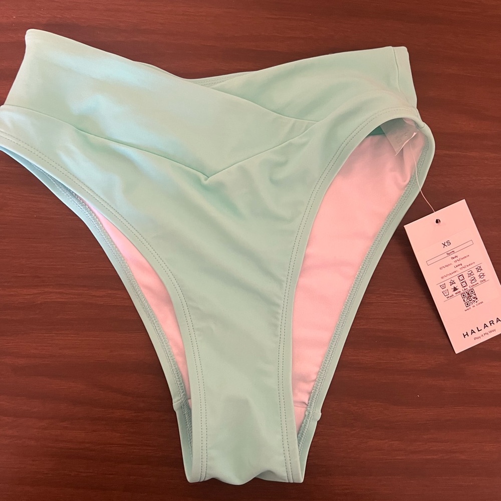Halara high waisted bikini bottoms size xs. Tummy control and very flattering.